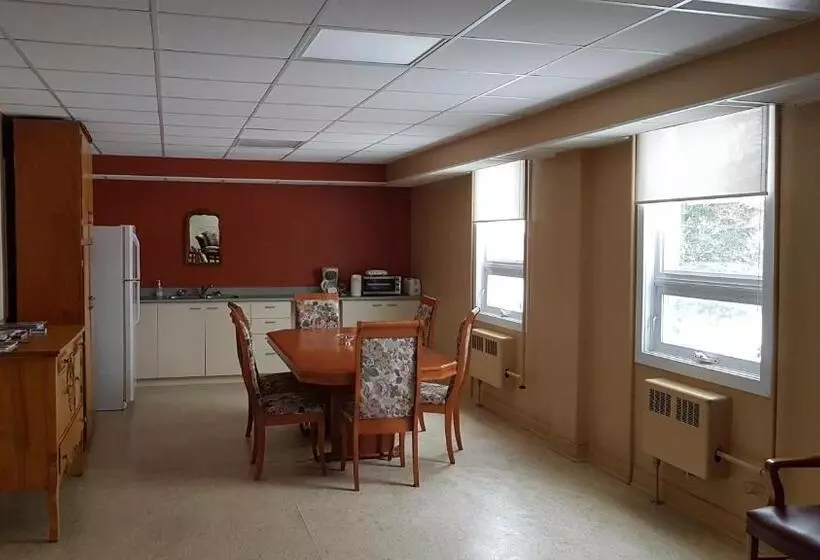 ユースホステル Domaine St Viateur