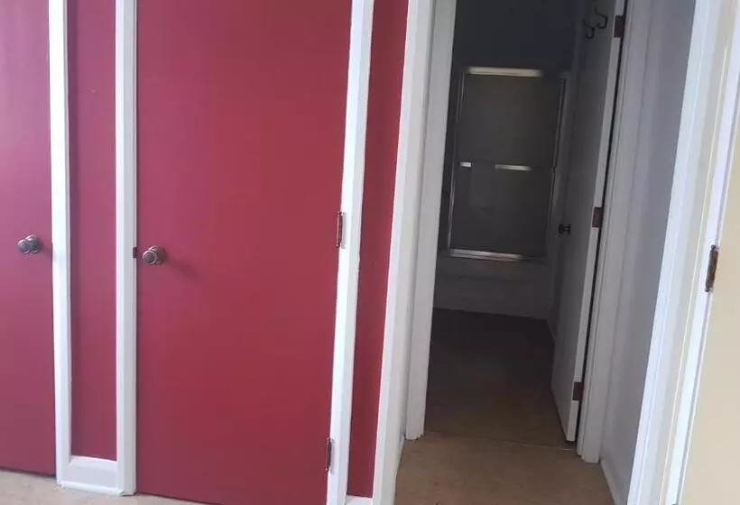 ユースホステル Domaine St Viateur