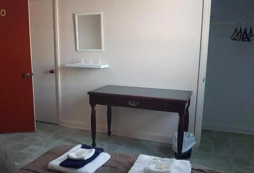 ユースホステル Domaine St Viateur