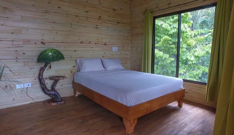 تختخواب و صبحانه Forest Lodge