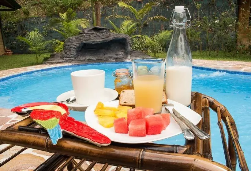 تختخواب و صبحانه Forest Lodge