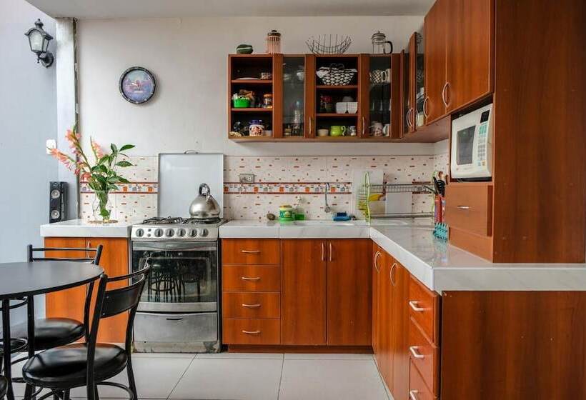 تختخواب و صبحانه Hermoza House