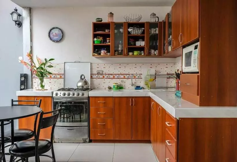 تختخواب و صبحانه Hermoza House