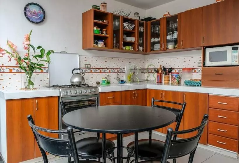 تختخواب و صبحانه Hermoza House