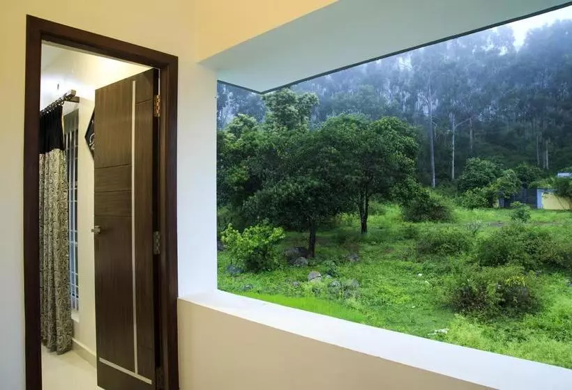 Hotelli Gb Castle Guesthouse  Yelagiri