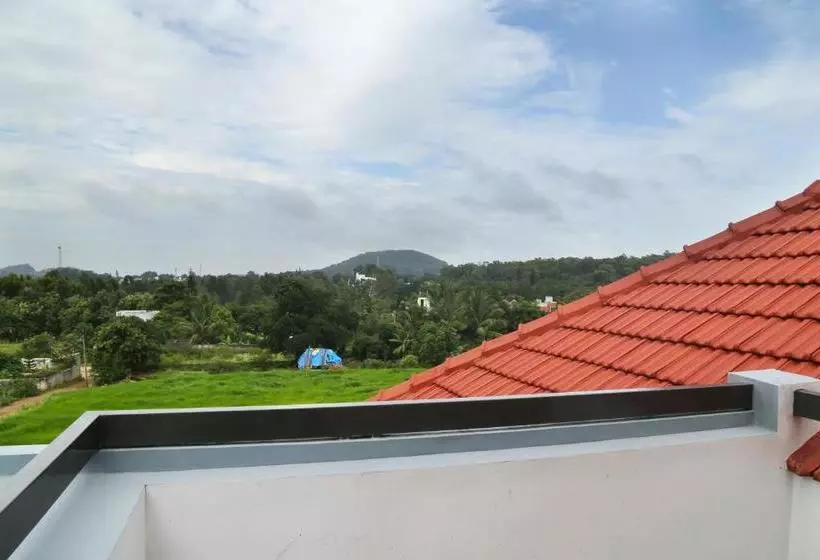 Hotelli Gb Castle Guesthouse  Yelagiri
