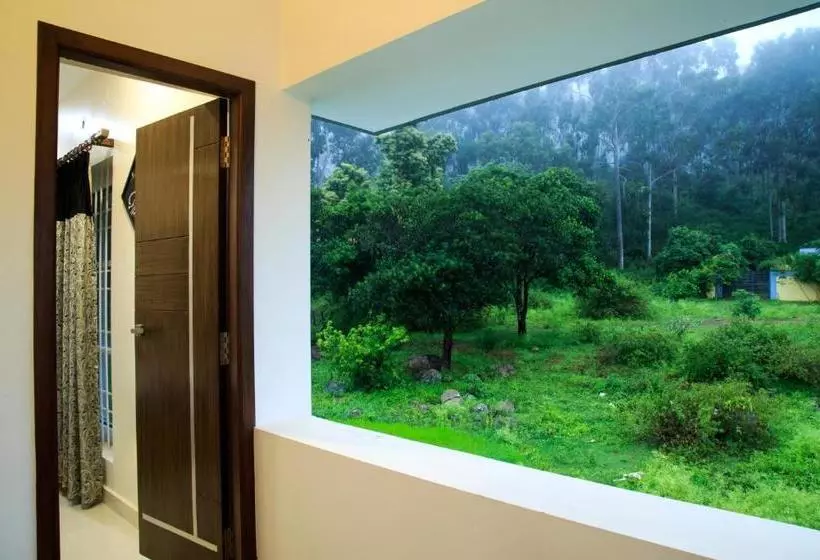 Hotelli Gb Castle Guesthouse  Yelagiri