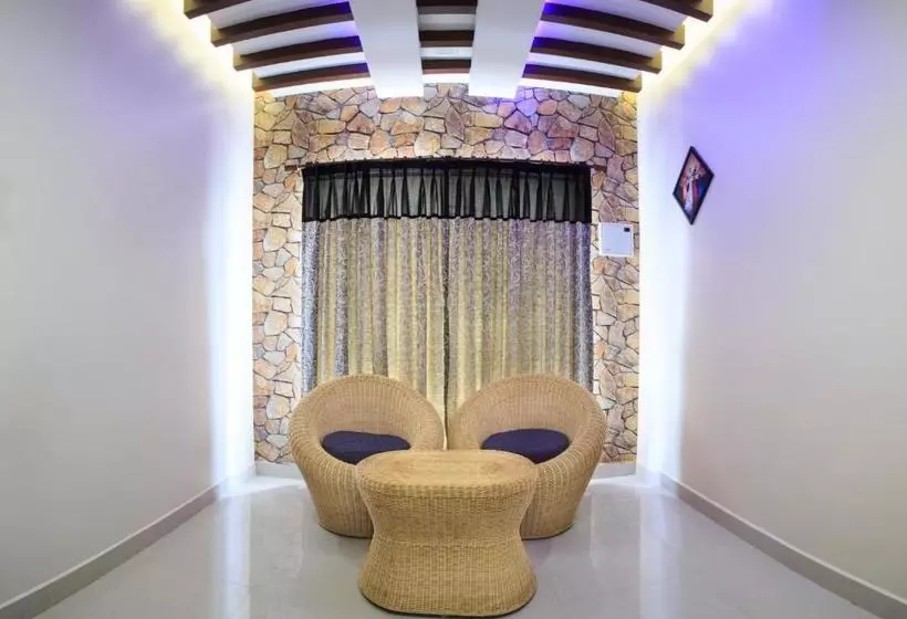 Hotelli Gb Castle Guesthouse  Yelagiri