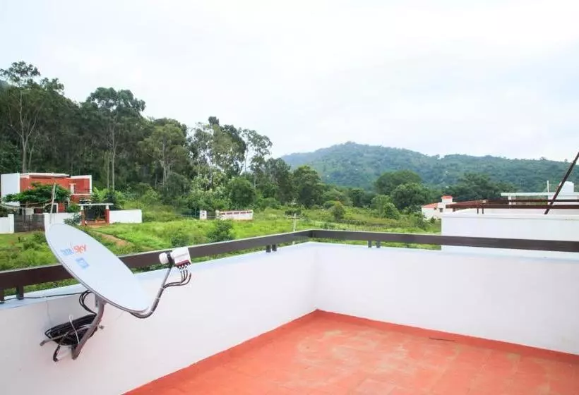 Hotelli Gb Castle Guesthouse  Yelagiri