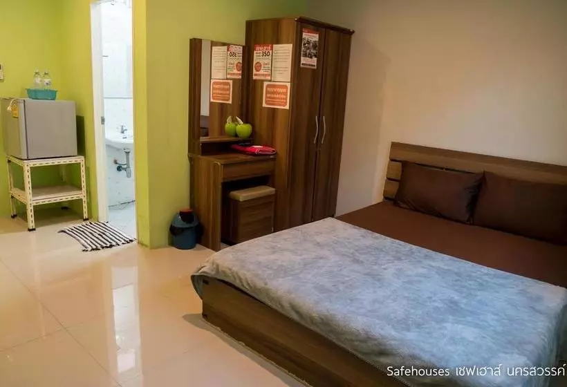هتل Safehouses Nakhonsawan