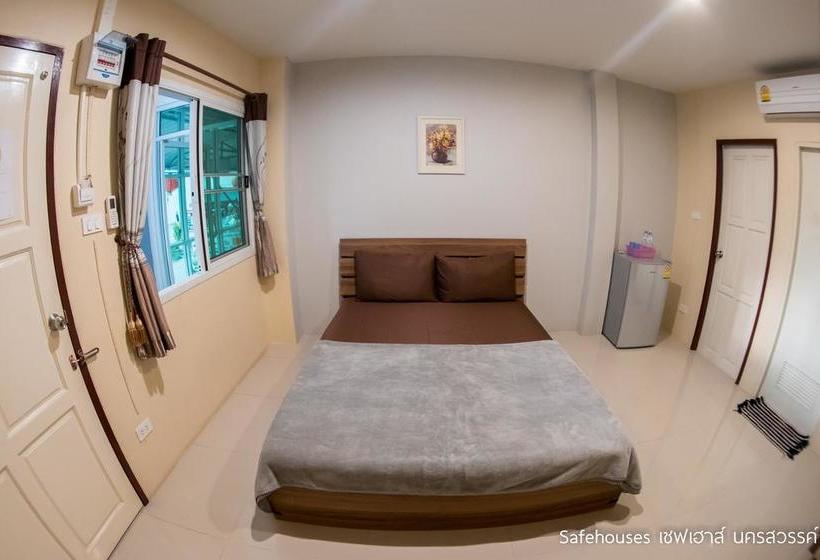בית מלון כפרי Safehouses Nakhonsawan