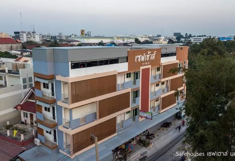 هتل Safehouses Nakhonsawan