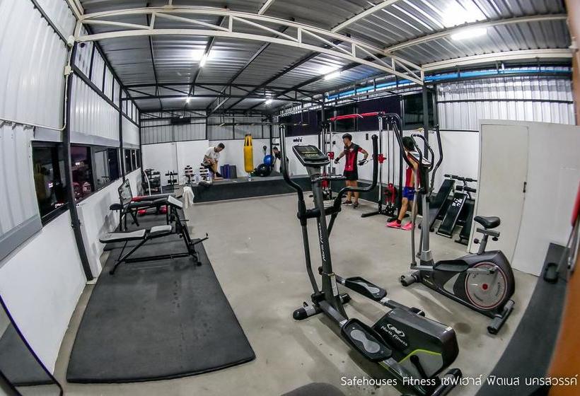 בית מלון כפרי Safehouses Nakhonsawan