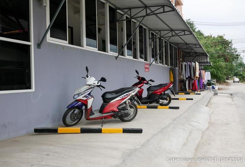 בית מלון כפרי Safehouses Nakhonsawan
