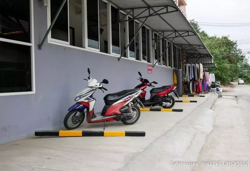 هتل Safehouses Nakhonsawan