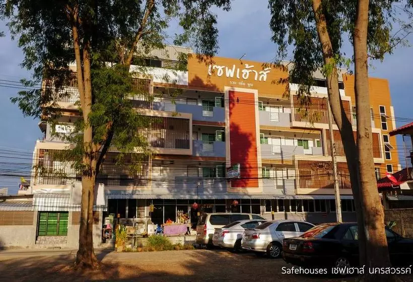 هتل Safehouses Nakhonsawan