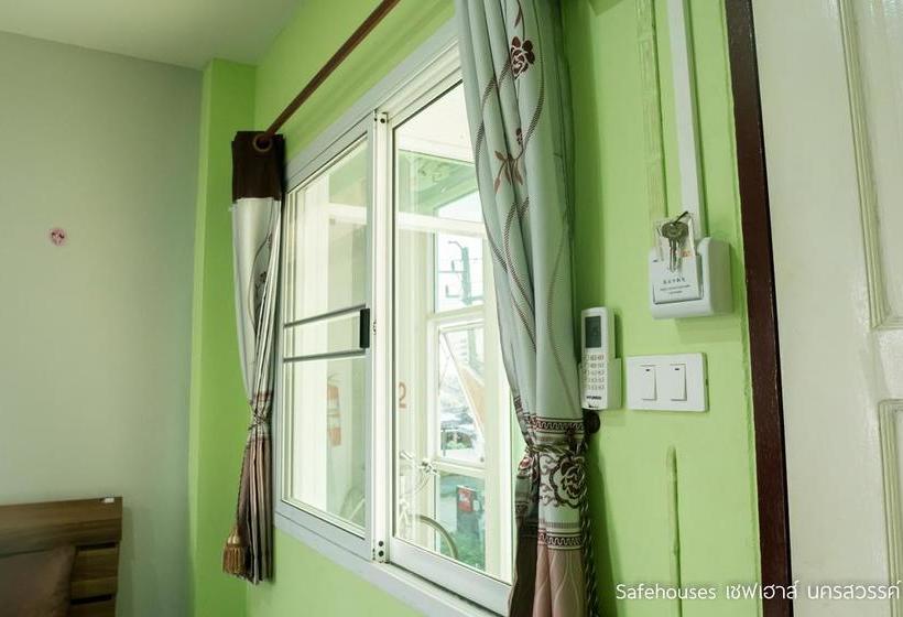 בית מלון כפרי Safehouses Nakhonsawan