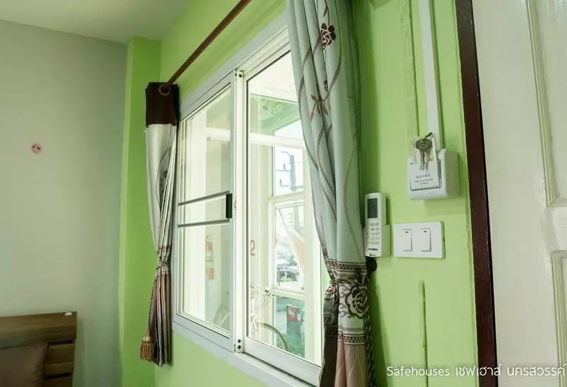 هتل Safehouses Nakhonsawan