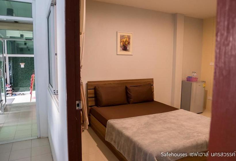 בית מלון כפרי Safehouses Nakhonsawan