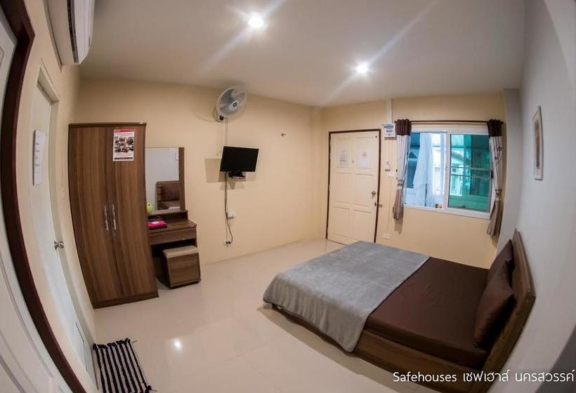 בית מלון כפרי Safehouses Nakhonsawan
