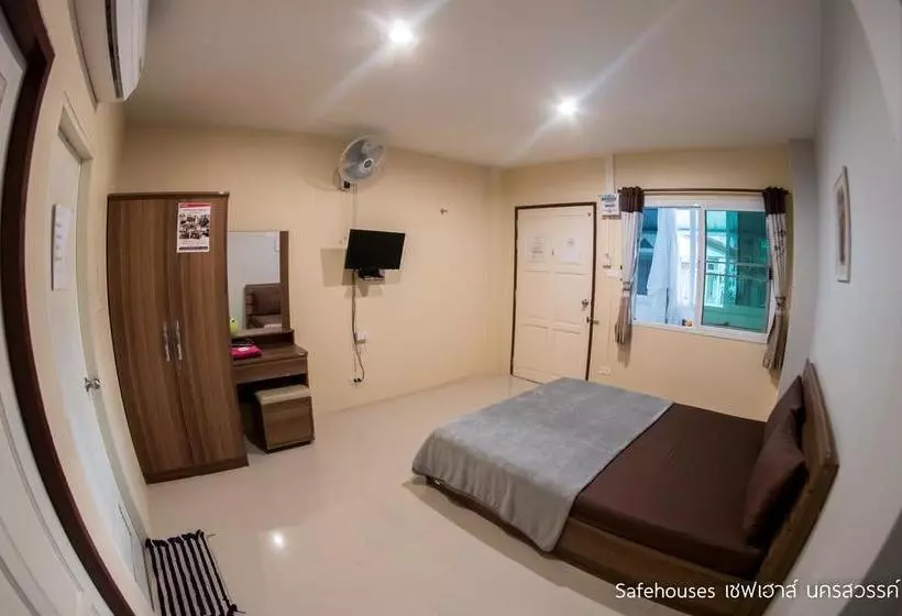 هتل Safehouses Nakhonsawan