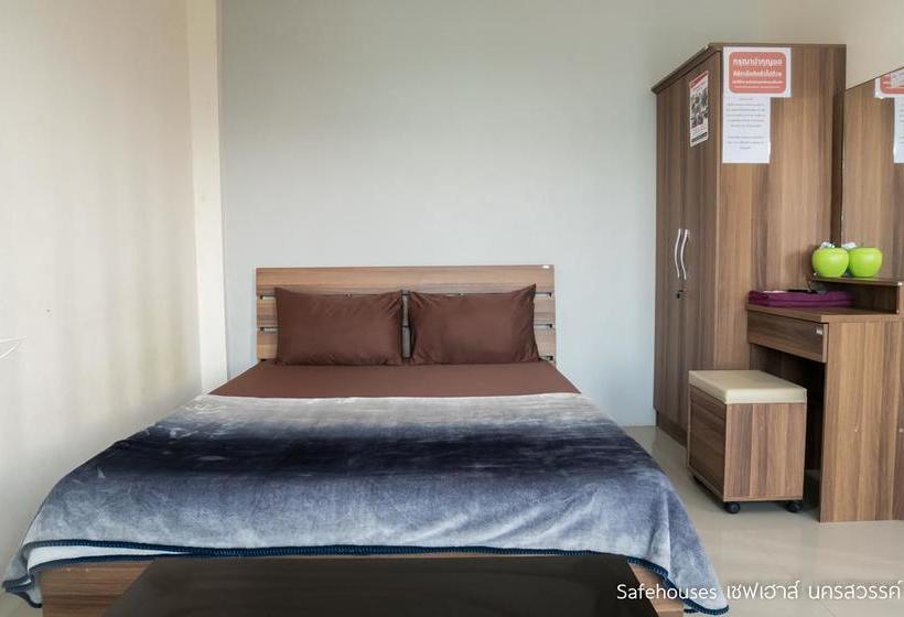בית מלון כפרי Safehouses Nakhonsawan