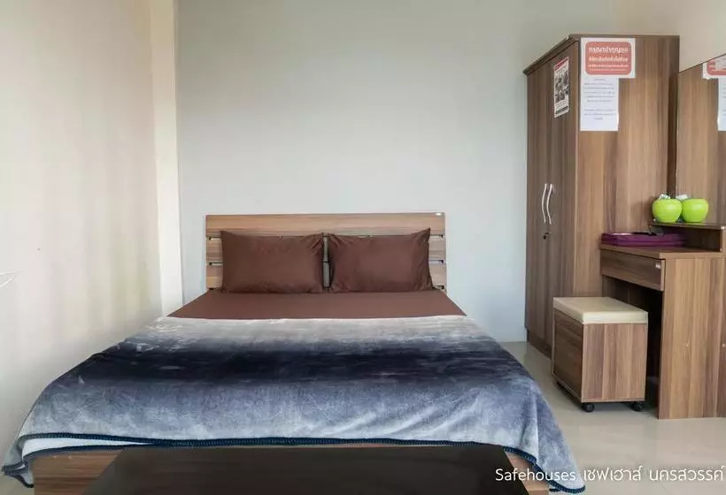 هتل Safehouses Nakhonsawan