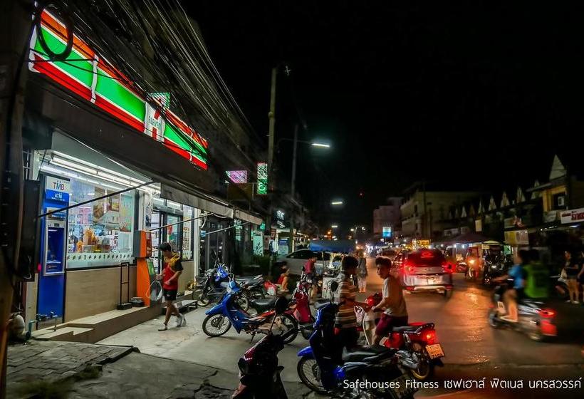 בית מלון כפרי Safehouses Nakhonsawan