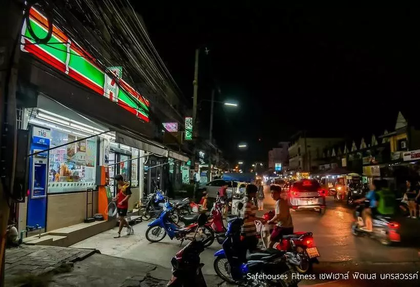 هتل Safehouses Nakhonsawan