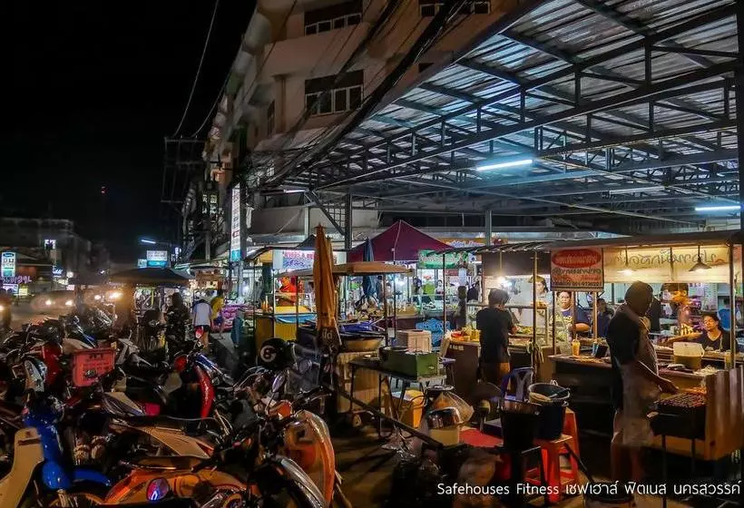 هتل Safehouses Nakhonsawan