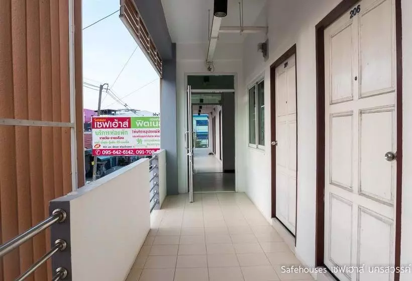 هتل Safehouses Nakhonsawan