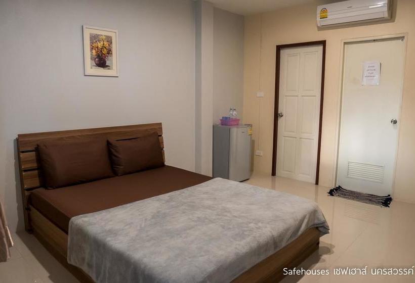 בית מלון כפרי Safehouses Nakhonsawan