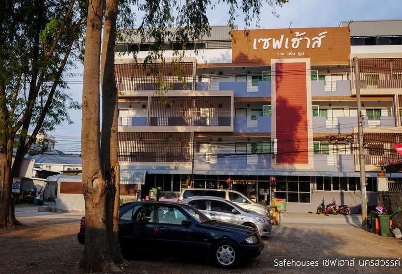 בית מלון כפרי Safehouses Nakhonsawan