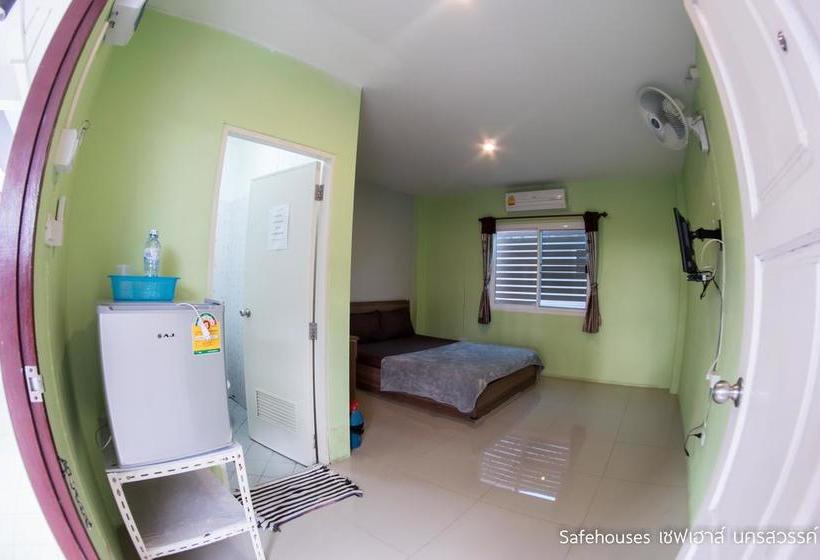 בית מלון כפרי Safehouses Nakhonsawan