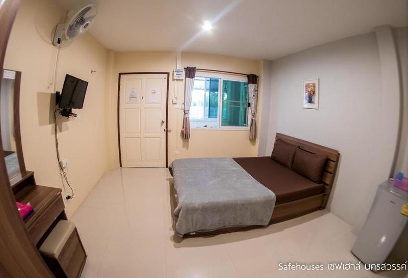 בית מלון כפרי Safehouses Nakhonsawan