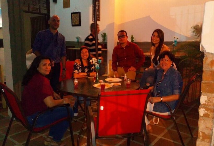 هتل Tikay Cafe Hostel