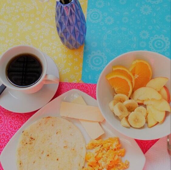 هتل Tikay Cafe Hostel