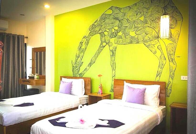 ホテル Warintorn Court