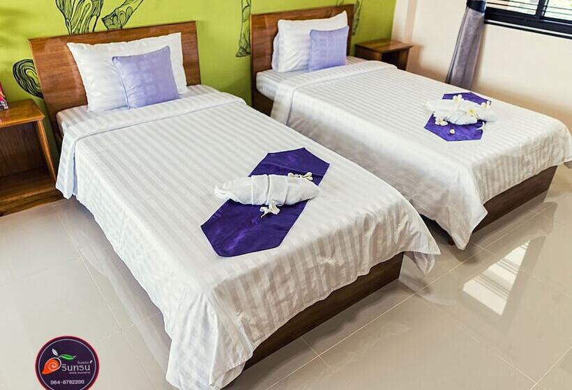 ホテル Warintorn Court