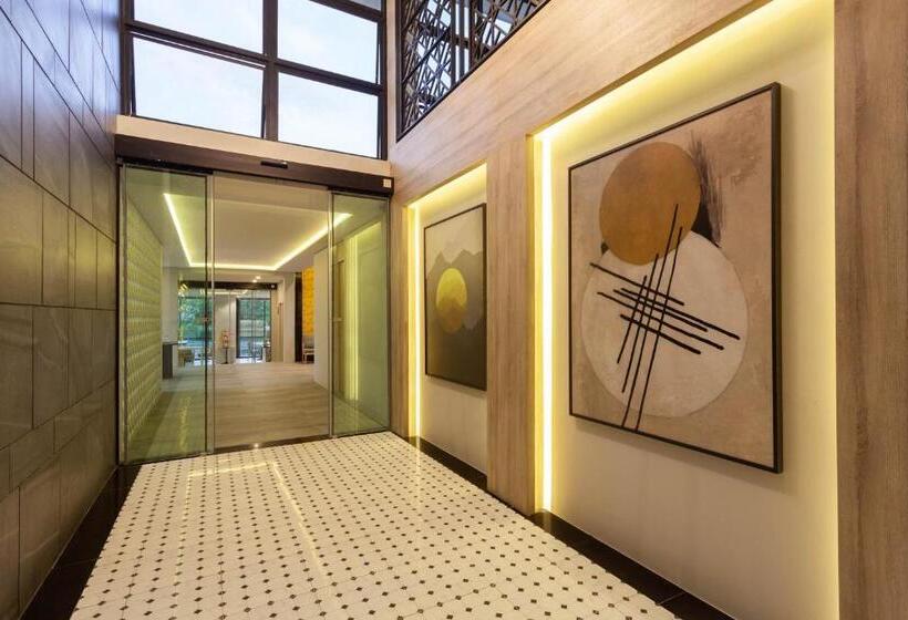 استراحتگاه The Lake Chalong Hotel Sha Plus