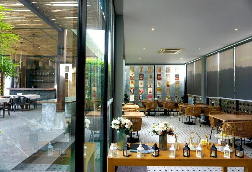 استراحتگاه The Lake Chalong Hotel Sha Plus