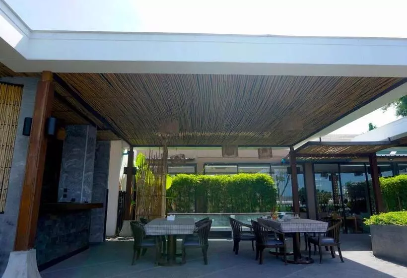 Lomakeskus The Lake Chalong Hotel Sha Plus