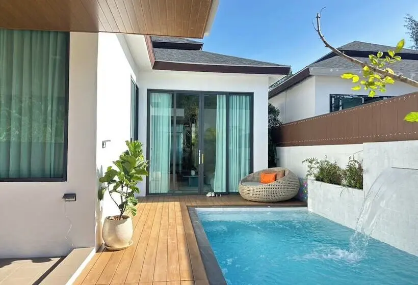 ホテル Narinsaya Pool Villas