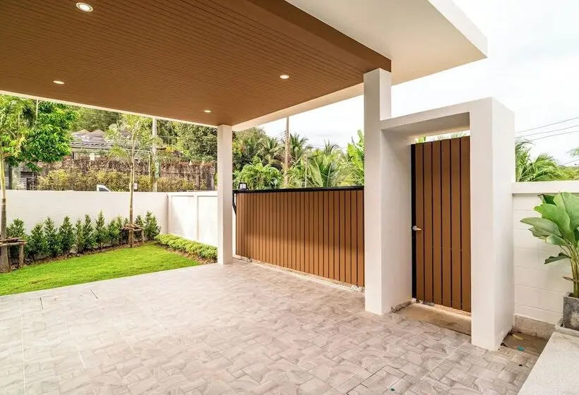 ホテル Narinsaya Pool Villas