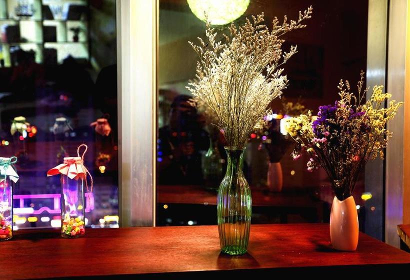 Downtown Center Youth Hostel