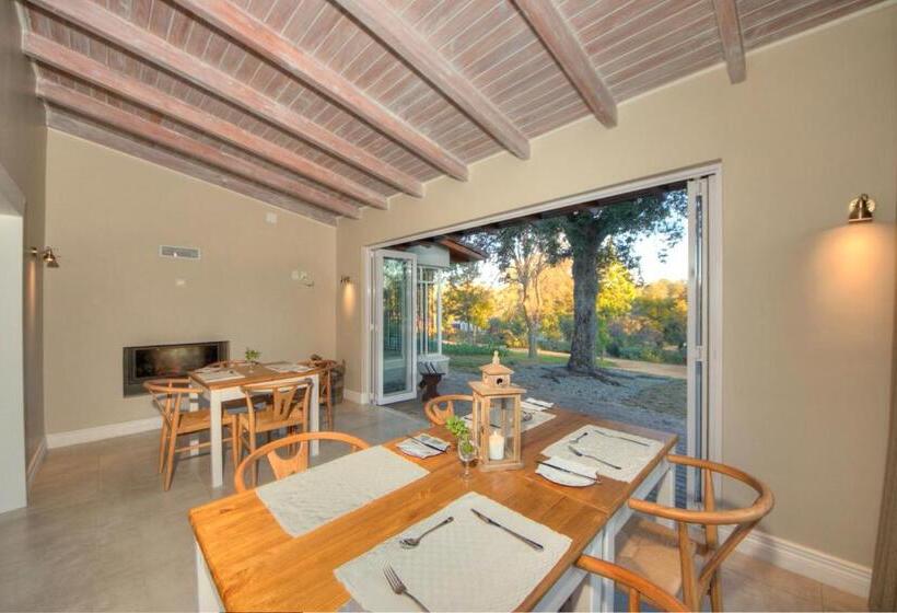 Hotel Amberhall Guesthouse