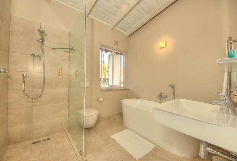 Hotel Amberhall Guesthouse