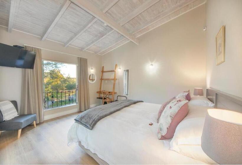 Hotel Amberhall Guesthouse