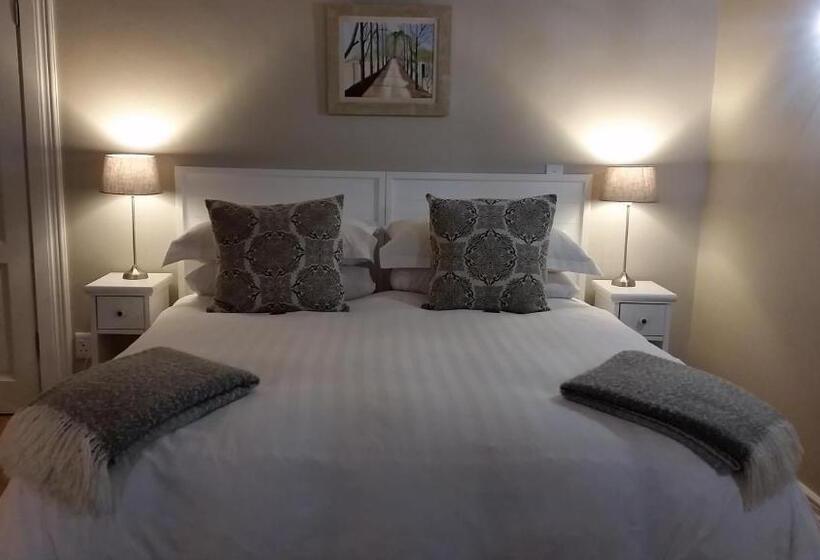 Hotel Amberhall Guesthouse