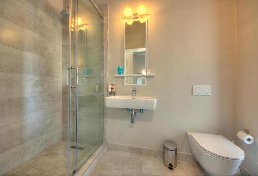 Hotel Amberhall Guesthouse